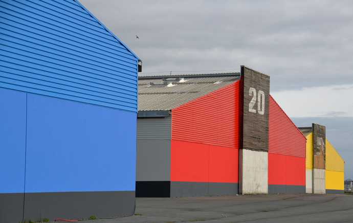 Les hangars prennent des couleurs photo